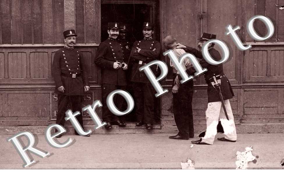 Policiers lors d&#039;une arrestation