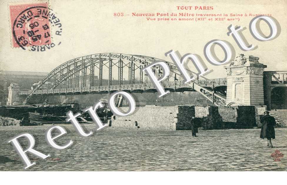 Pont du Metro traversant la Seine