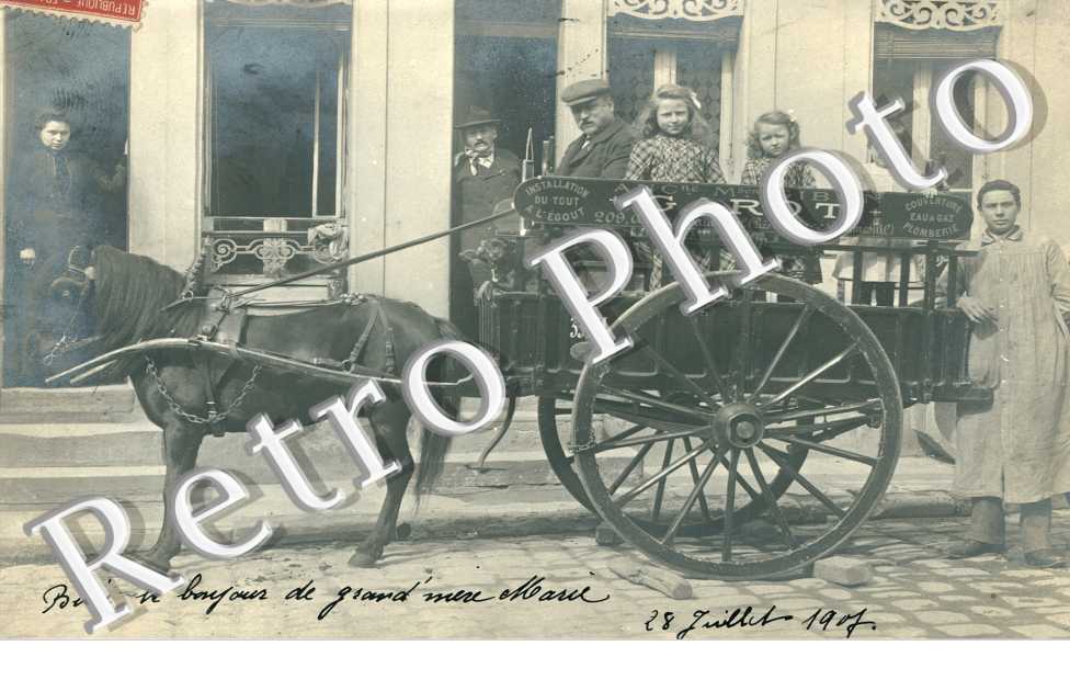  avenue de Daumesnil  une petite famille en voiture