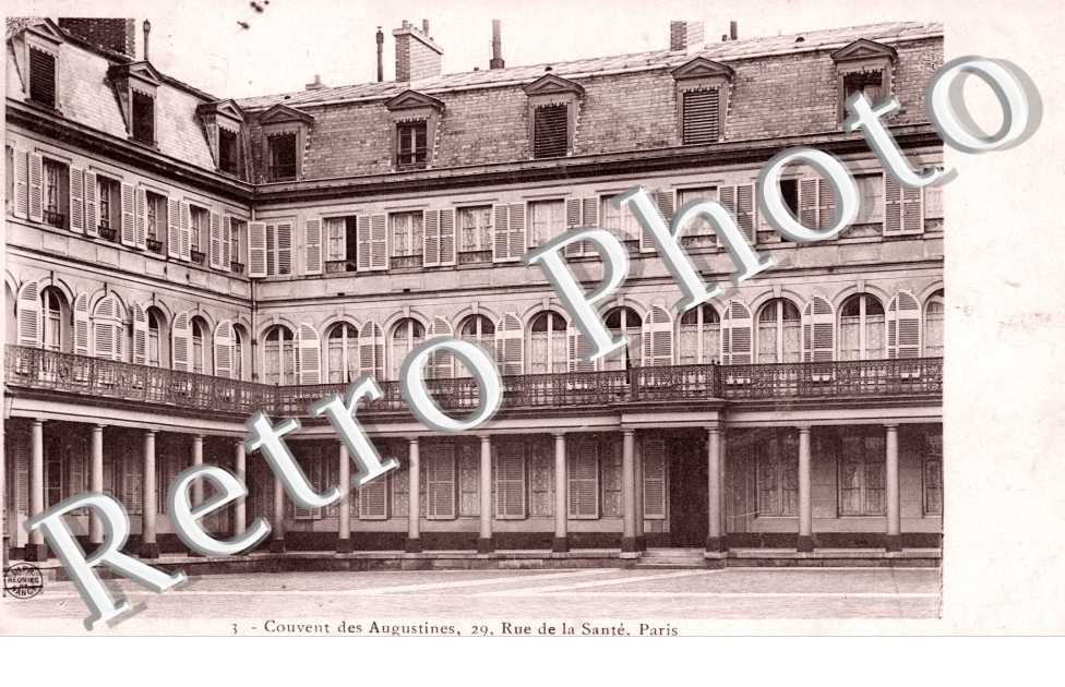 couvent des Augustines 29 rue de la Sante  cour d&#039;honneur
