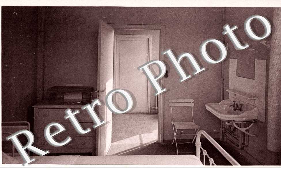 Ecole de Puericulture de la Faculte de Medecine, Chambre de l&#039;Infirmerie