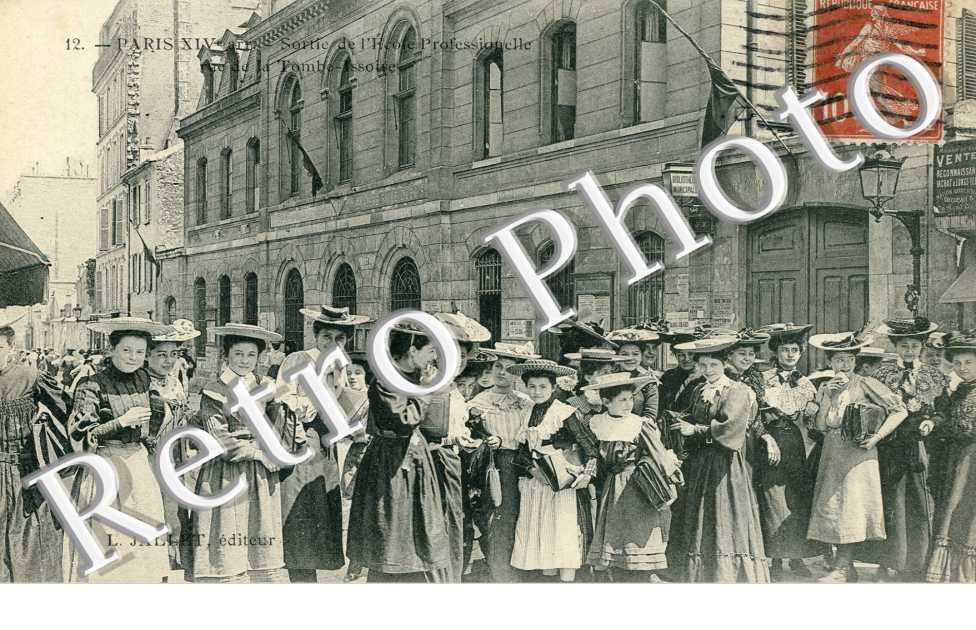 Sortie de l&#039;Ecole Professionnnelle, Rue de la Tombe Issoire
