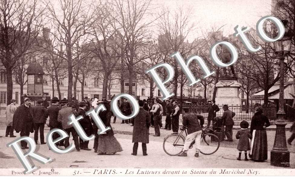 Les Lutteurs devant la Statue du Marechal Ney, Avenue de l&#039;Observatoire