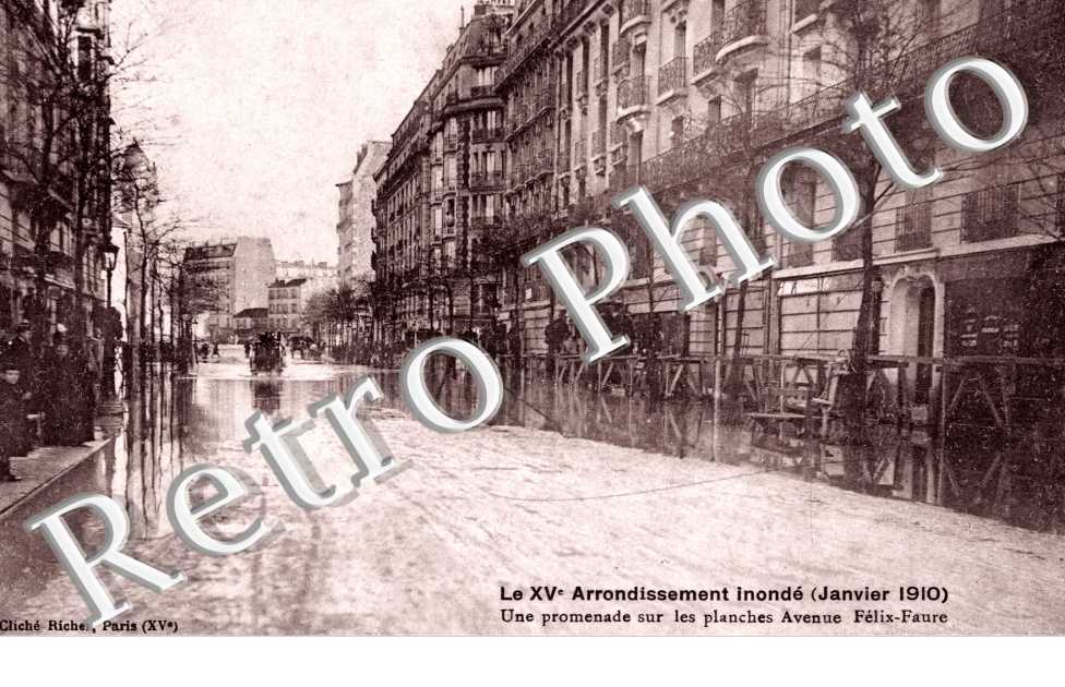 Inondations 1910, Une Promenade sur les planches Avenue Felix Faure