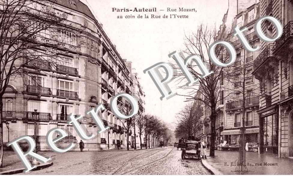 Rue Mozart au coin de la rue de l'Yvette