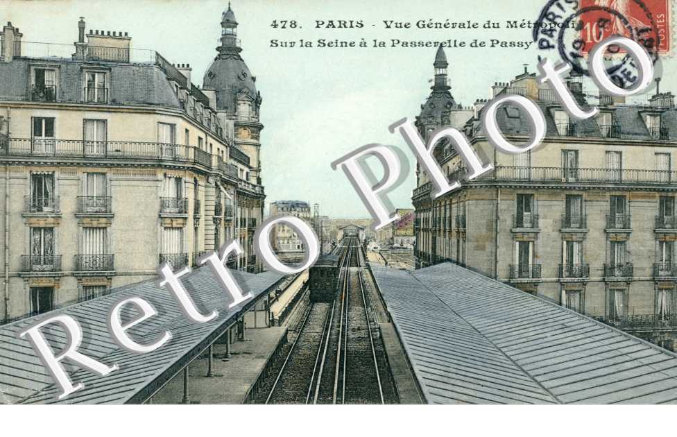 Vue generale  du Metropolitain a la Passerelle de Passy