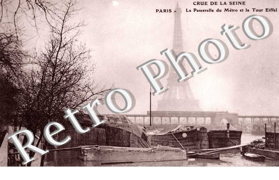 la Passerelle du metro et la Tour Eiffel