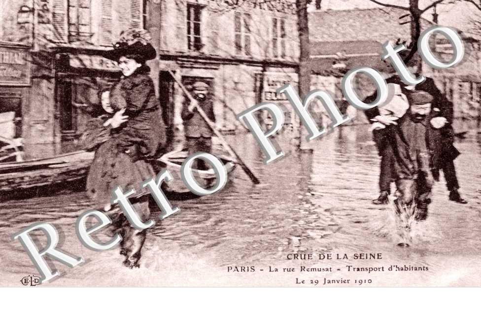 Inondations 1910, Rue Remusat, Transport d'habitants