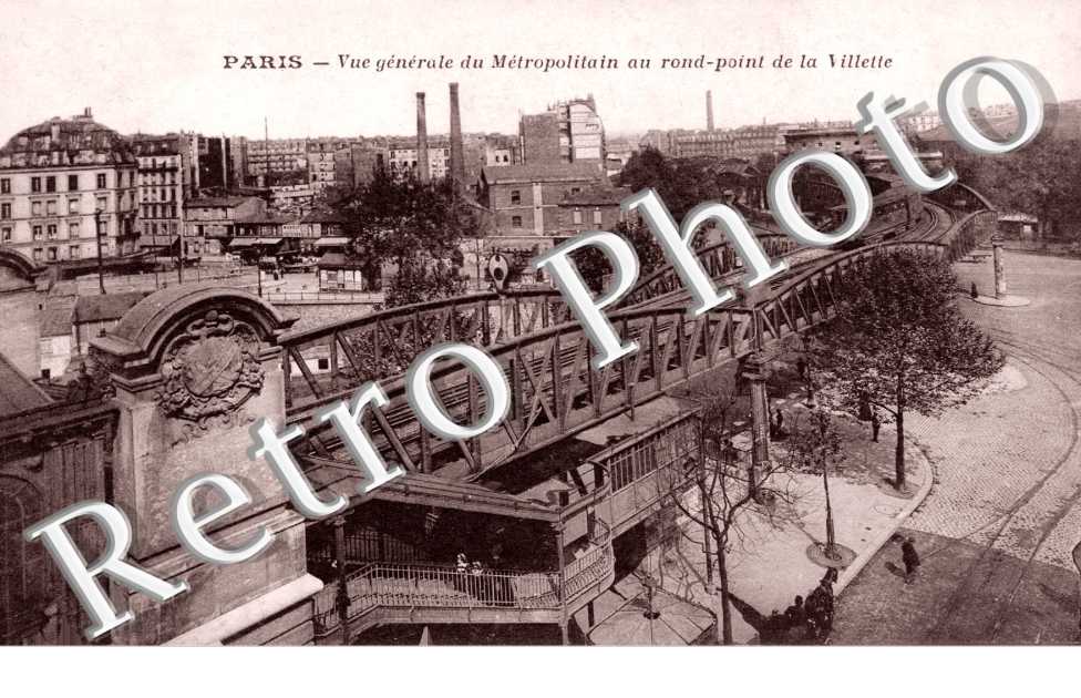 Vue generale du Metropolitain au rond point de la Vilette