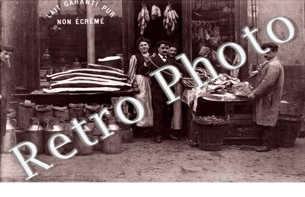 (Charcutier, Epicerie son etalage)