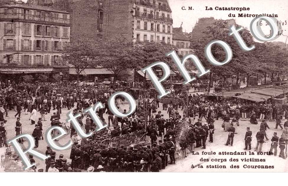 Catastrophe du Metropolitain, Foule a la Station Couronnes