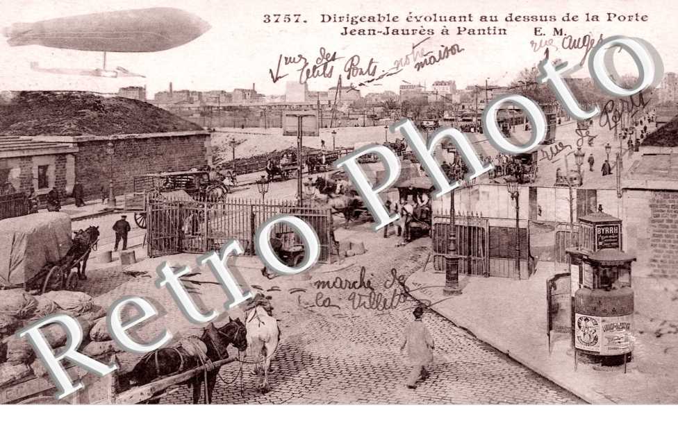Dirigeable au dessus de la Porte Jean Jaures a Pantin