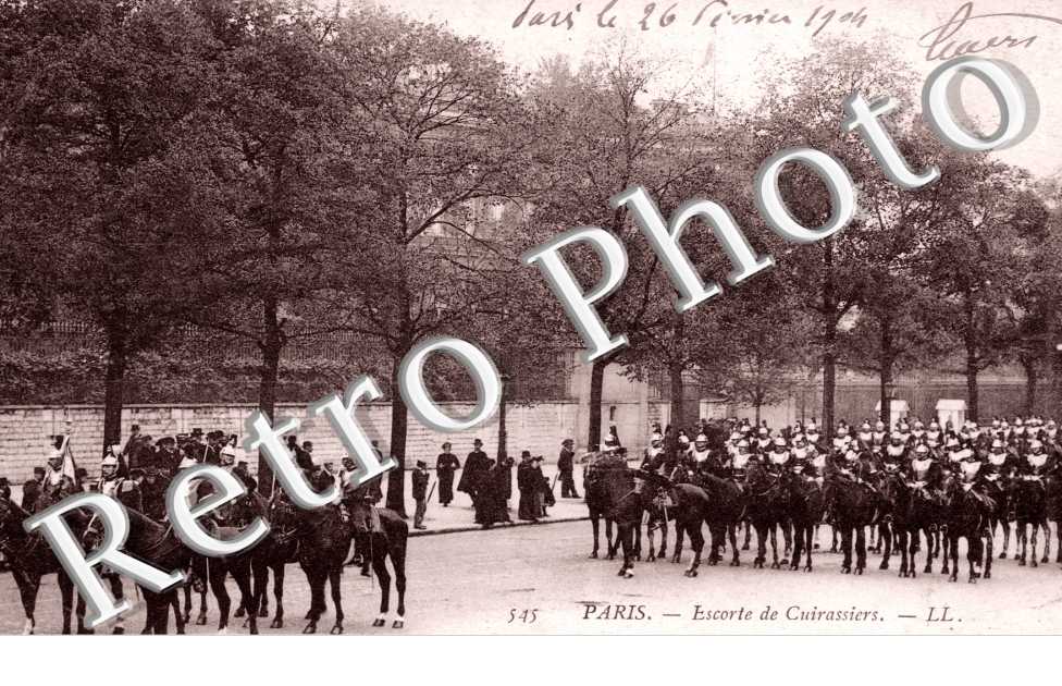 Escorte de cuirassiers de la garde republicaine
