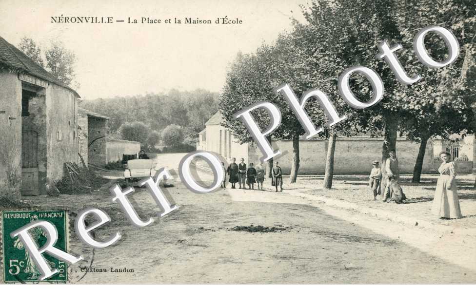 la place et la maison d'ecole