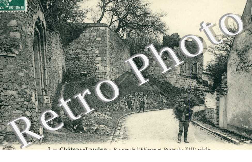 Ruines de l'Abbaye Et Porte du XIIIeme siecle