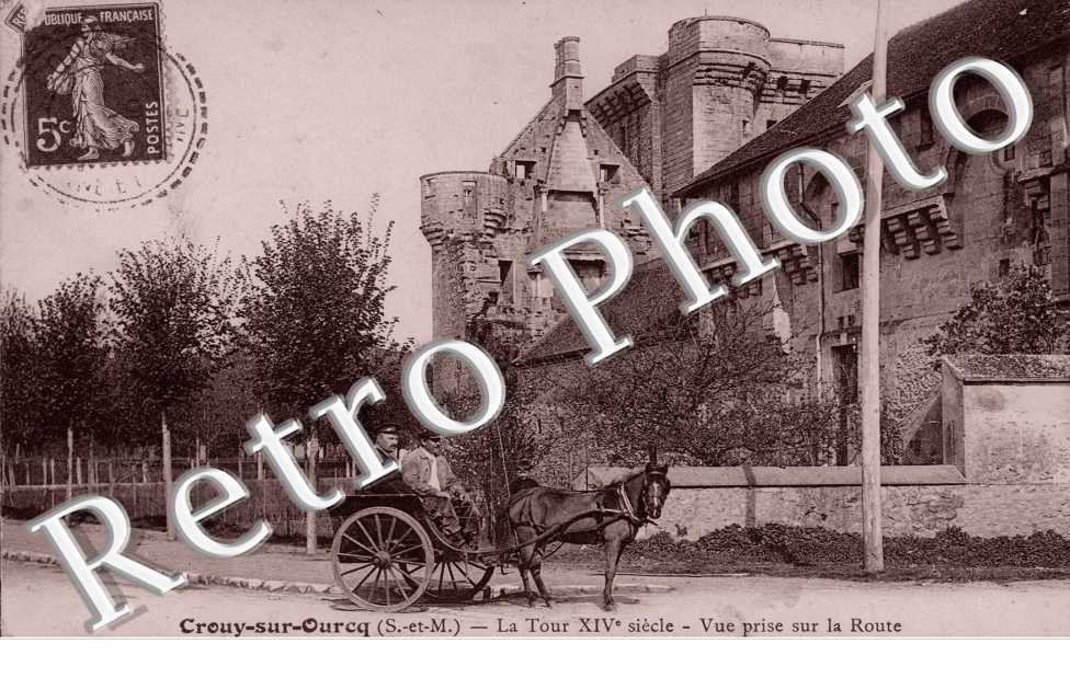 la Tour XIVeme siecle, Vue prise sur la Route