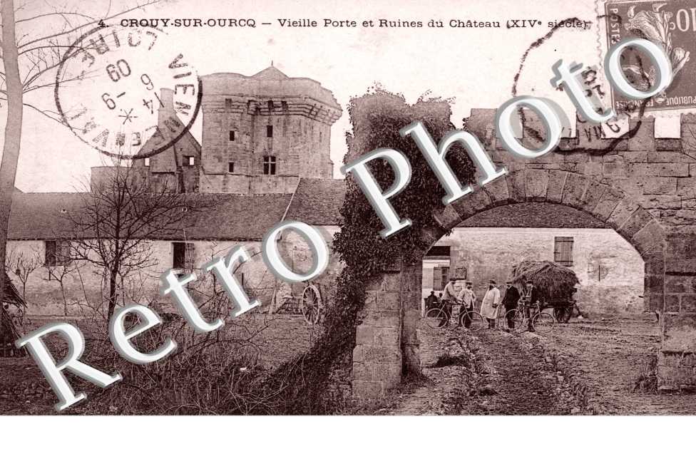 Vieille Porte et Ruines du Chateau