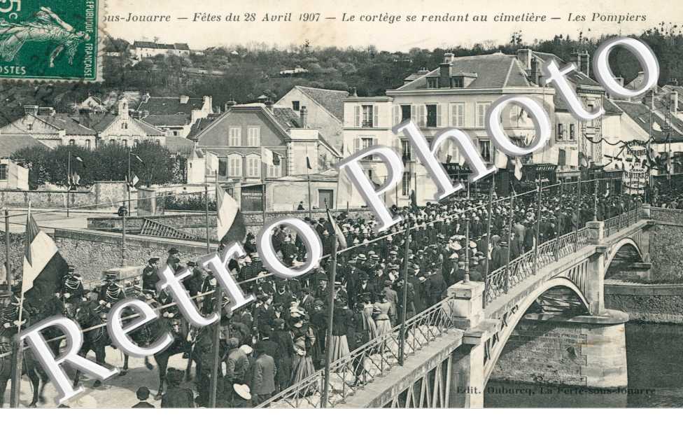 Fetes du 28 avril 1907, le Cortege se rendant au cimetiere, les Pompiers