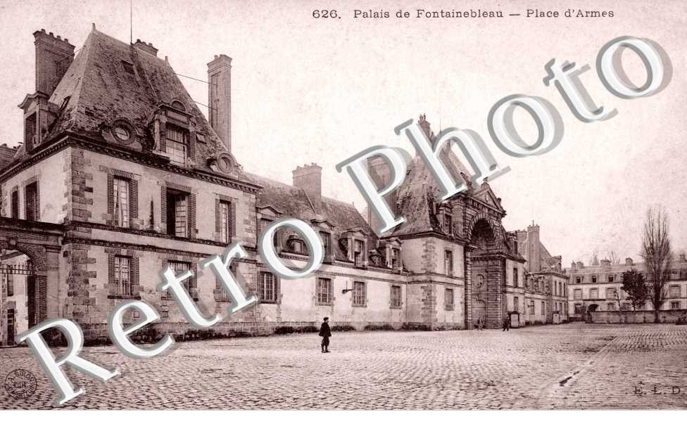 Palais de Fontainebleau, Place d'Armes
