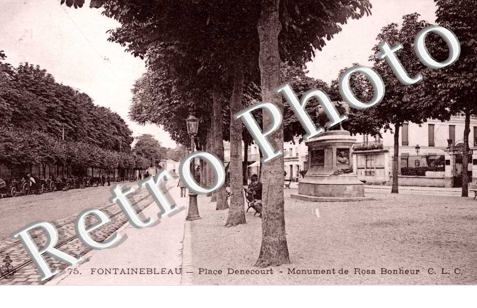 la Place Denecourt, le Monument de la Rosa Bonheur