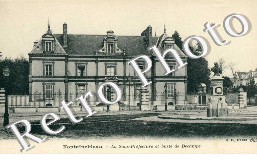 la Sous-Prefecture et Buste de Decamps