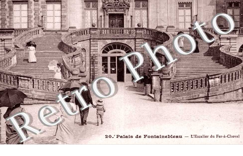 le Palais de Fontainebleau, l'Escalier du Fer-a-Cheval