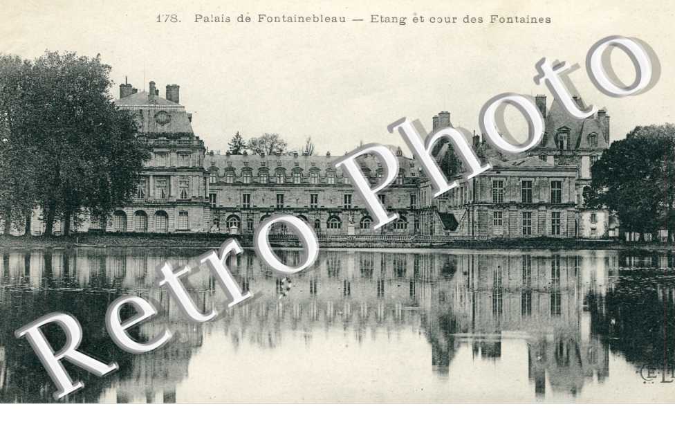 Etang et cour des fontaines