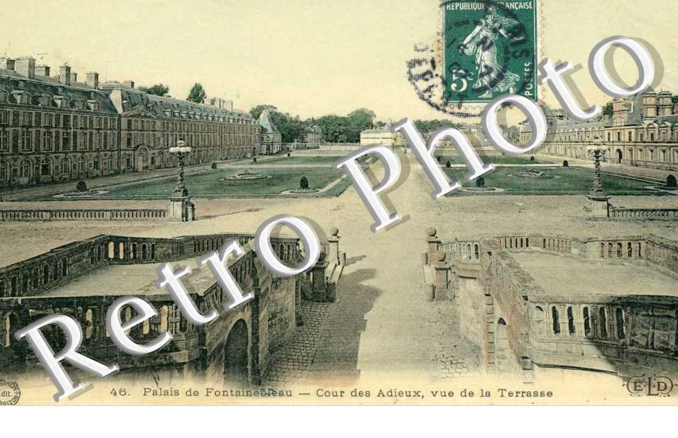 le Palais de Fontainebleau, la Cour des Adieux, Vue de la Terrasse
