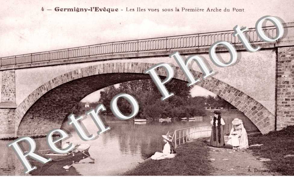 Iles vues sous l&#039;arche du Pont