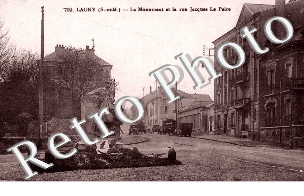 Monument et la Rue Jacques Le Paire