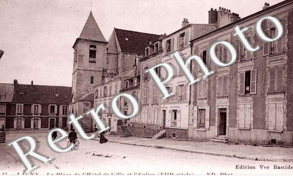 Place de l'Hotel de Ville et l'Eglise