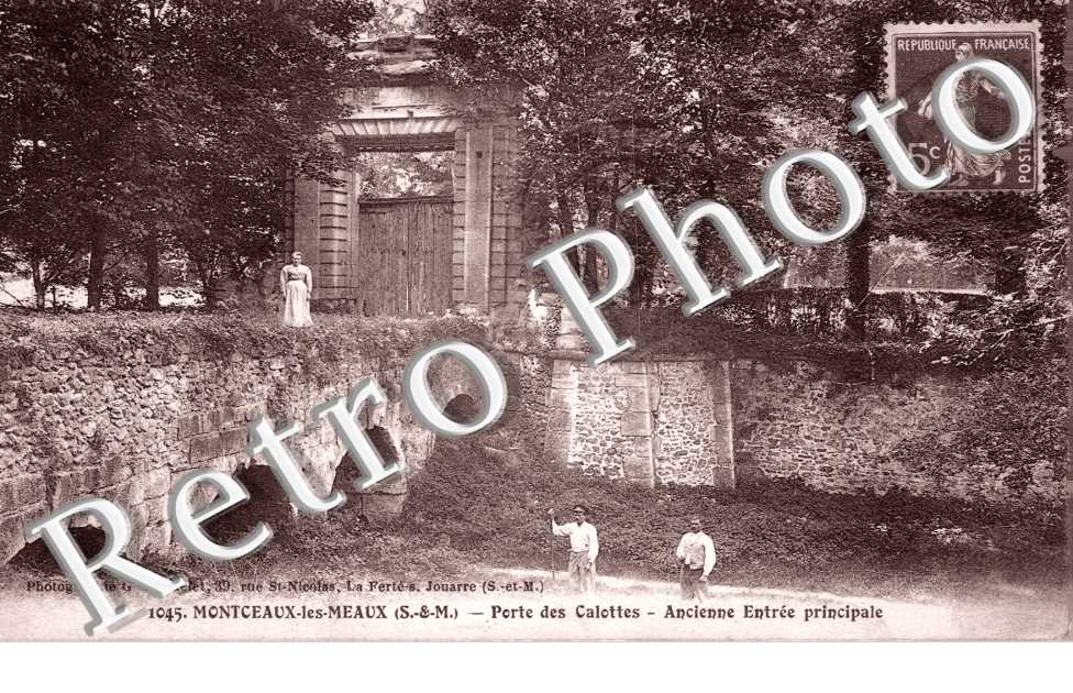 Ancienne entrée principale , porte des calottes
