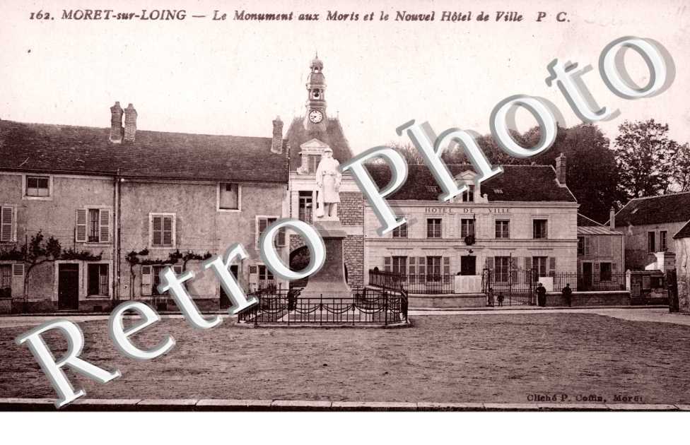 le Monument aux Morts et le nouvel Hotel de Ville