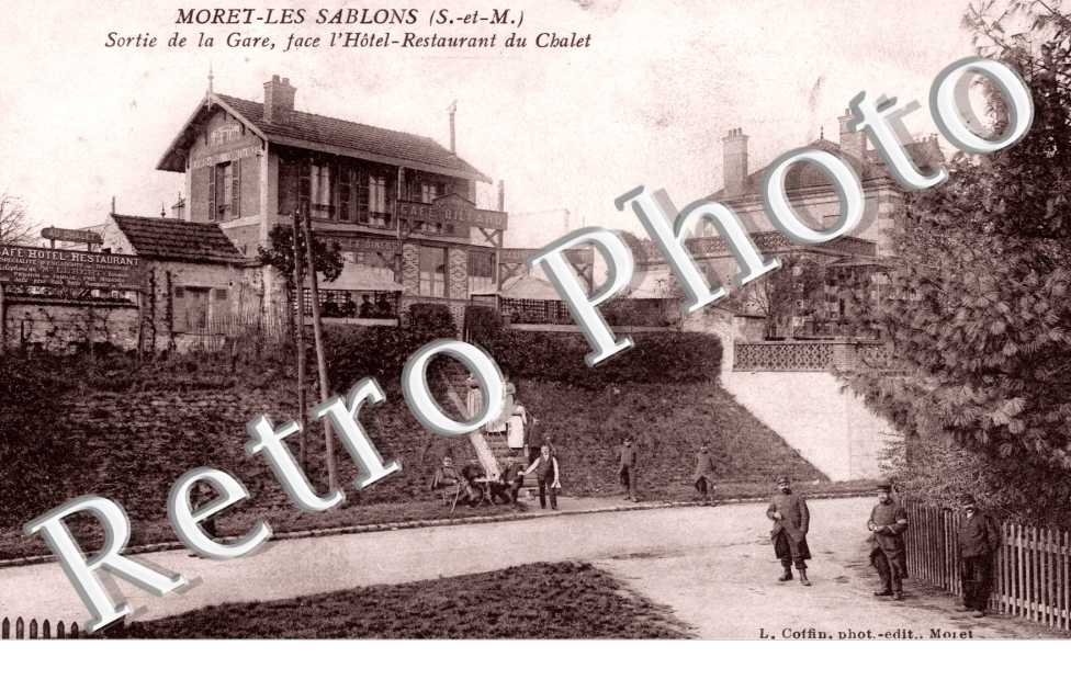 Sortie de la Gare, l'Hotel-Restaurant du Chalet