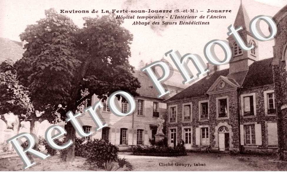 Hopital temporaire L&#039;interieur de l&#039;ancien Abbaye des Soeurs Benedictines