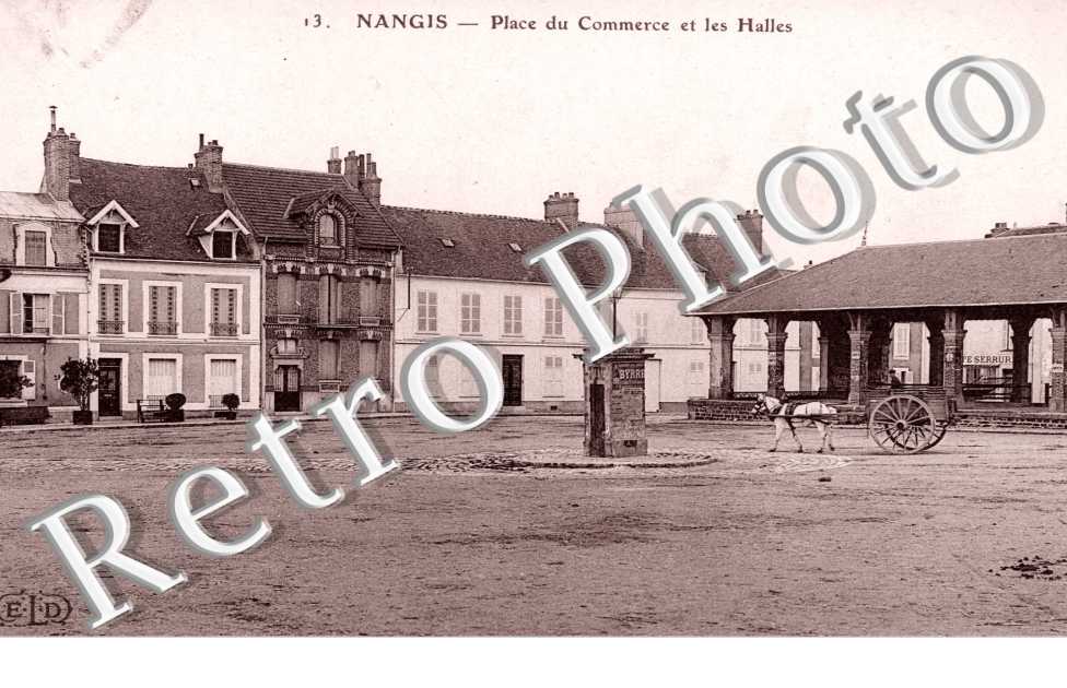 la Place du Commerce et les Halles