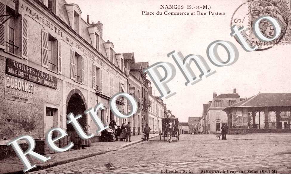 la Place du Commerce et la Rue Pasteur