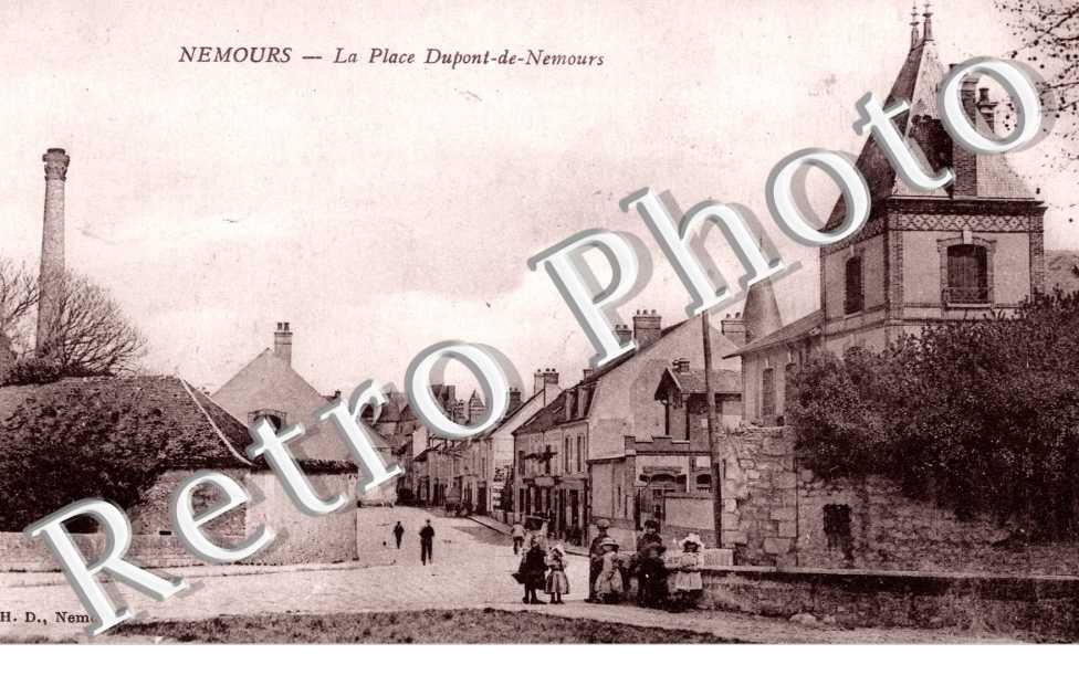 la Place Dupont-de-Nemours