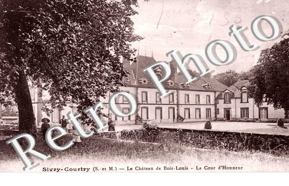 le Chateau de Bois-Louis, la Cour d&#039;Honneur