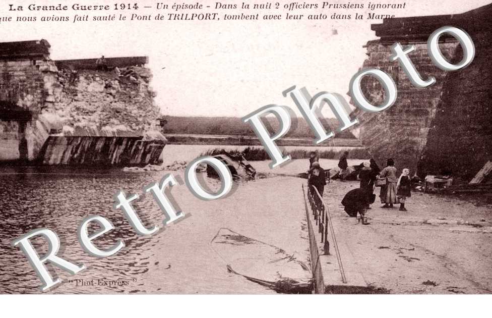 Guerre 1914 - 1918 Voiture d'officiers Prussiens tombee dans la Marne apres la destruction du pont