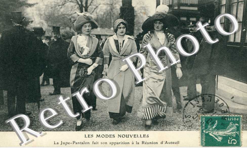 les modes nouvelles, la jupe-pantalon fait son apparition a la reunion d'Auteuil