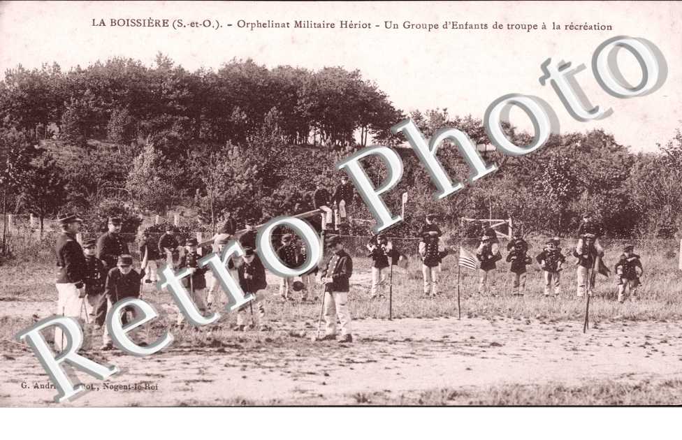 Orphelinat Heriot, un groupe d&#039;enfants de tropup a la recreation