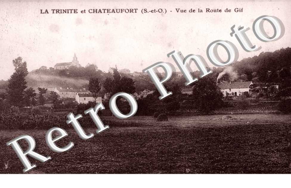 LA TRINITE et CHATEAUFORT vue de la route de Gif