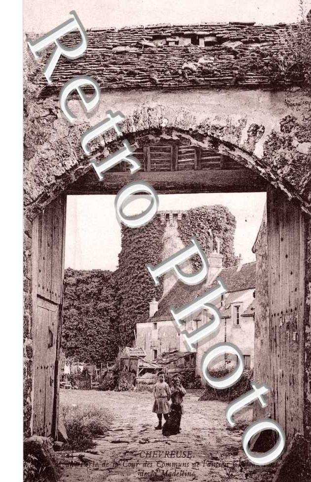 Cour des communs de l&#039;ancien chateau fort