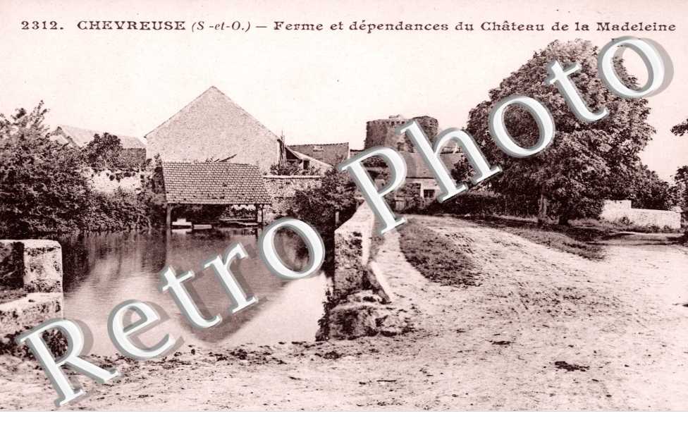 Ferme et dependances du chateau de la Madeleine