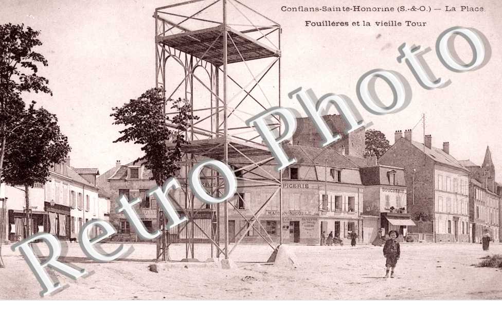 La Place Fouilleres et la Vieille Tour
