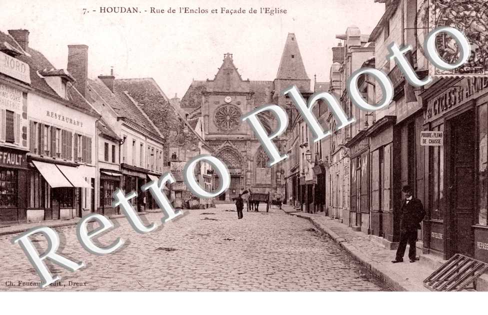 Rue de l&#039;Enclos et Eglise