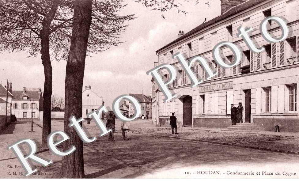Gendarmerie et Place du Cygne