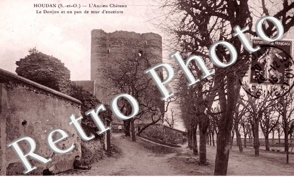 l&#039;Ancien Chateau, le Donjon et un pan du mur d&#039;enceinte