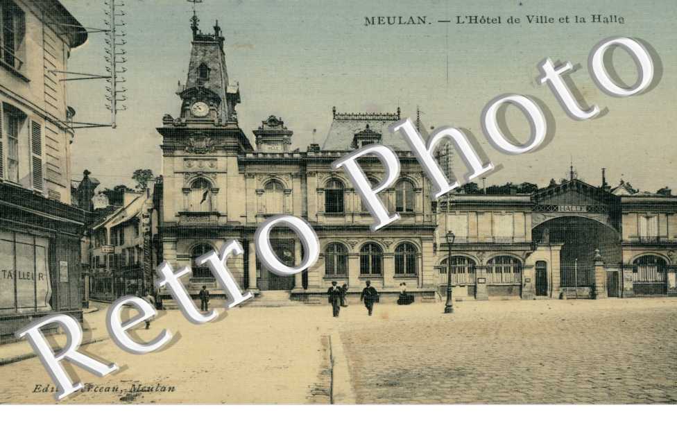 L&#039;Hotel de Ville et la Halle